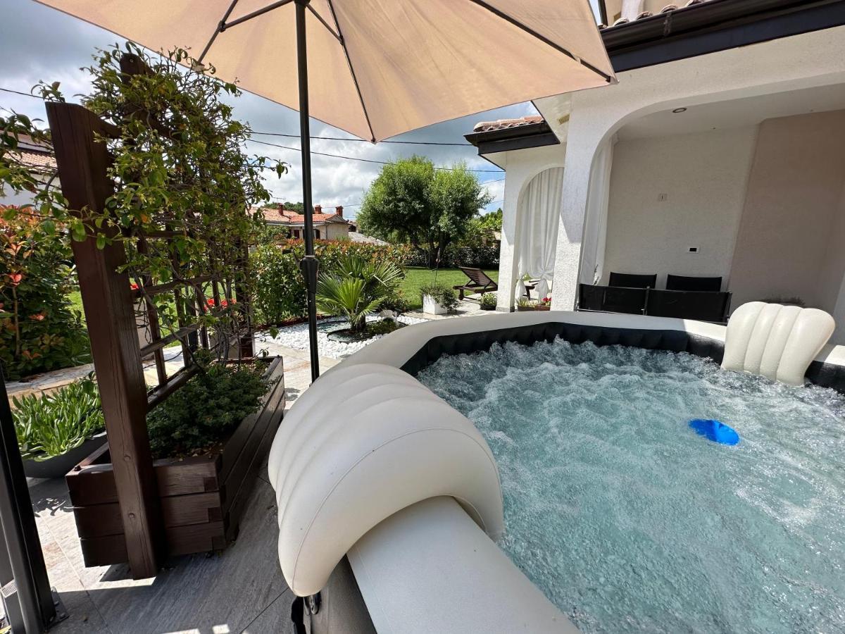 Villa Zonta Apartment Maremi With Private Jacuzzi Buje Eksteriør billede