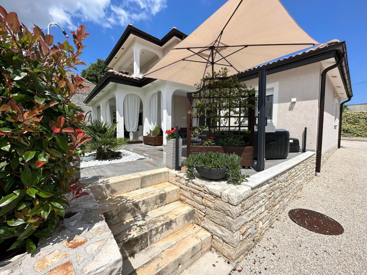 Villa Zonta Apartment Maremi With Private Jacuzzi Buje Eksteriør billede